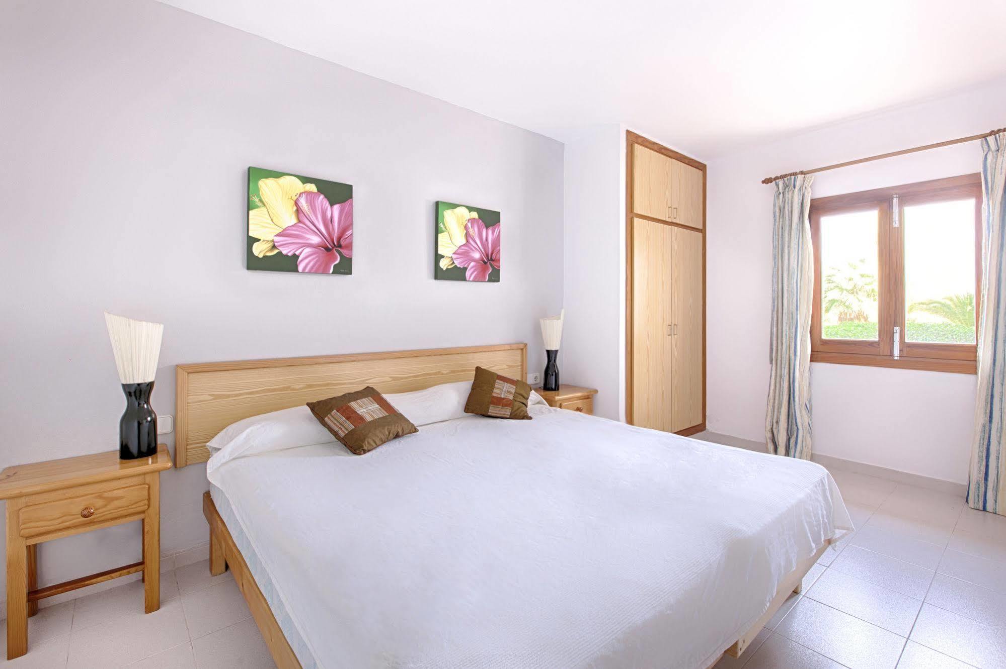 Apartamentos Colomar Santa Eularia des Riu Eksteriør bilde